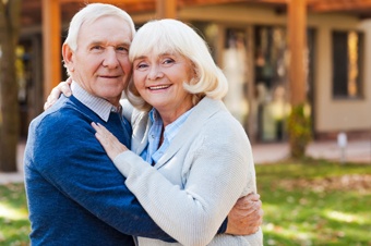 Elderly_couple_in_front_of_home.jpg